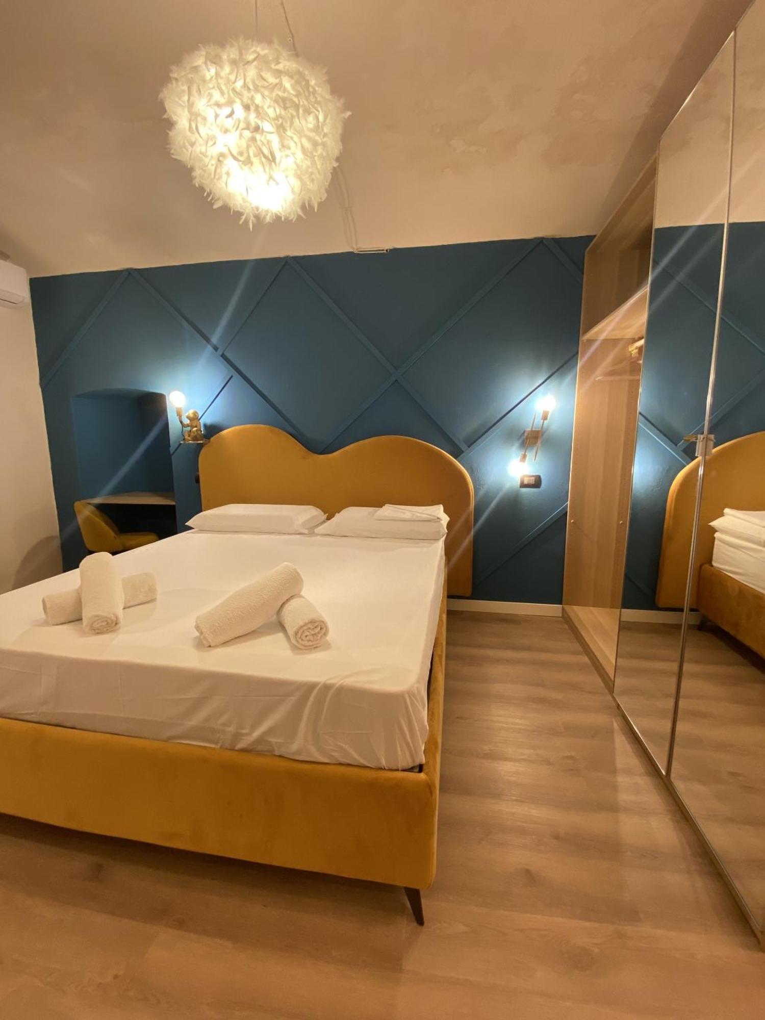 Quiet And Stylish - Bari City Center, Minutes To Station Esterno foto